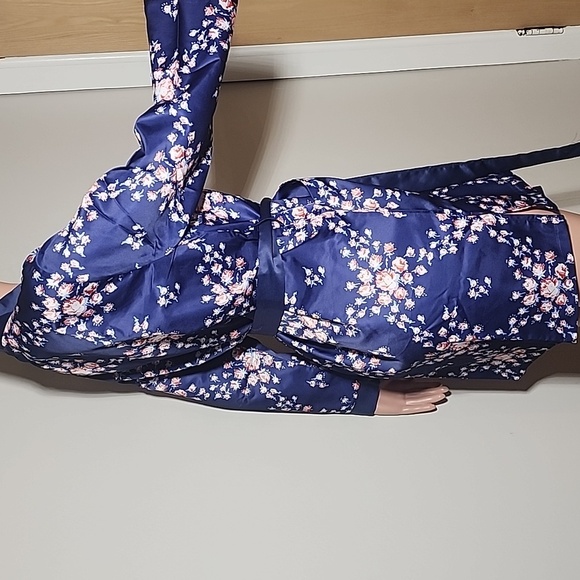 Morgan Lane Robe Navy Floral Polyester Pockets Waist Tie Women's S/M NEW - Picture 4 of 9